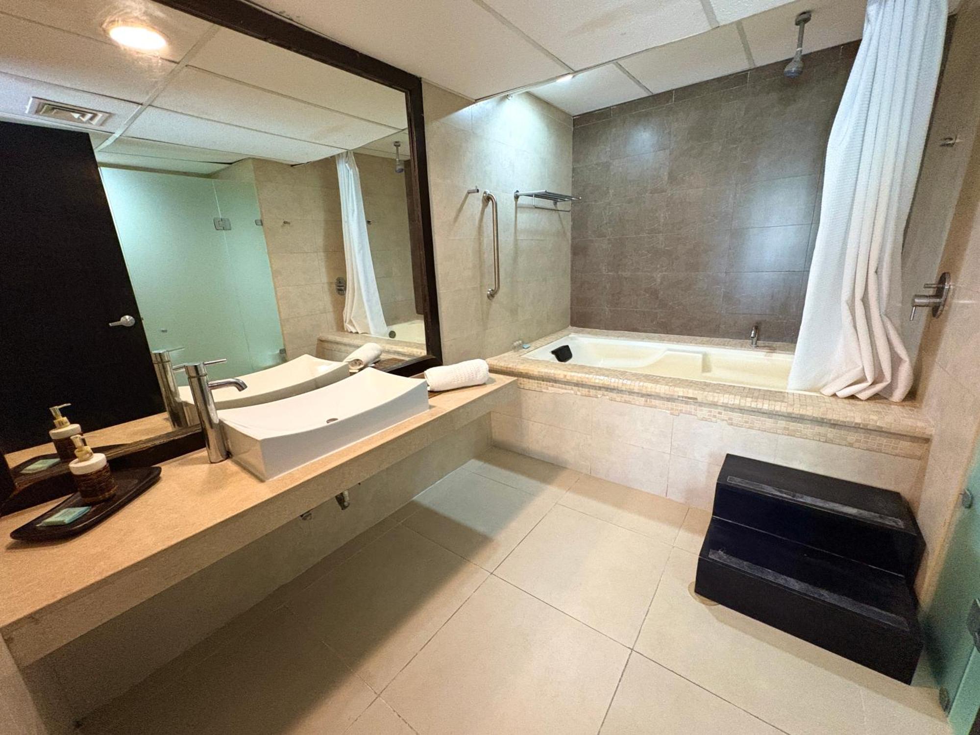 Departamento En Aldea Thai Con Terraza, Vista Al Mar Y Alberca Privada, Para 8 Personas Apartman Playa del Carmen Kültér fotó
